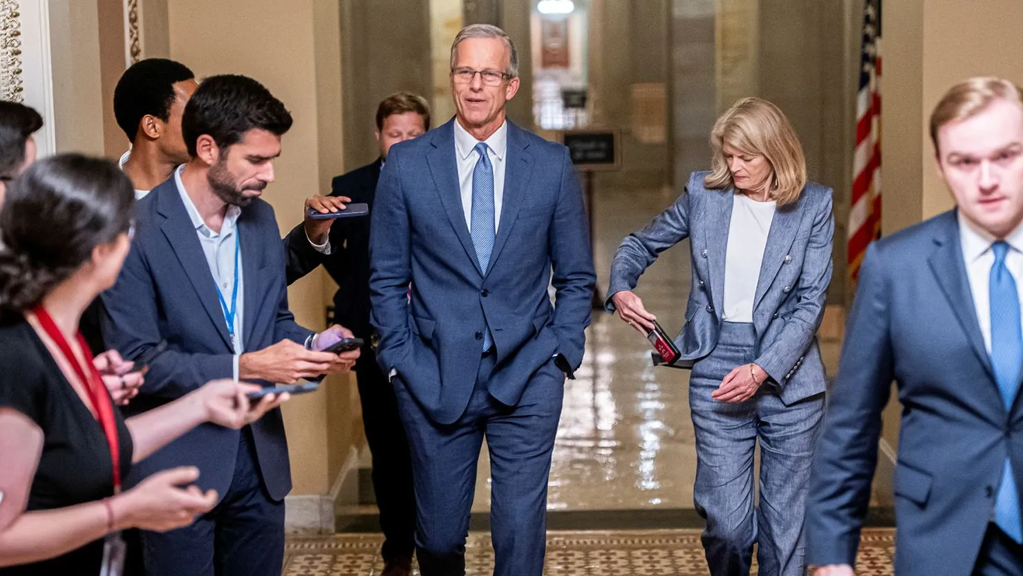 Trump lobbies holdouts